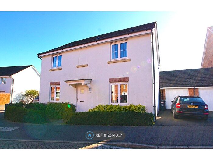 4 Bedroom Detached House To Rent In Hussars Drive, Thatcham, RG19