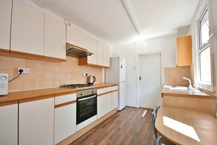 3 Bedroom Terraced House To Rent In / Bedroom House- Manchester Road, Reading, RG1