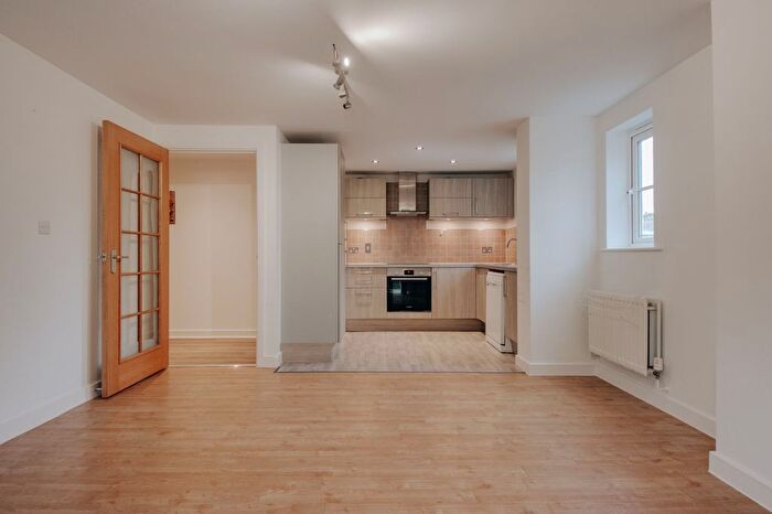 2 Bedroom Flat To Rent In Cosmia Court, Bushey, WD23