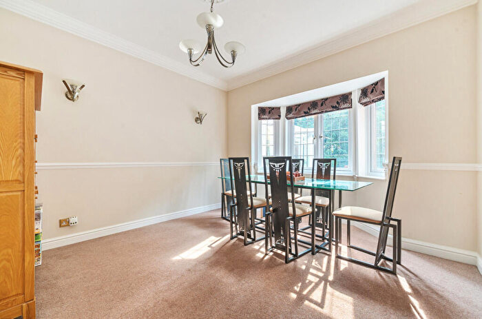 4 Bedroom Detached House For Sale In Hanningtons Way, Burghfield Common, Reading, Berkshire, RG7