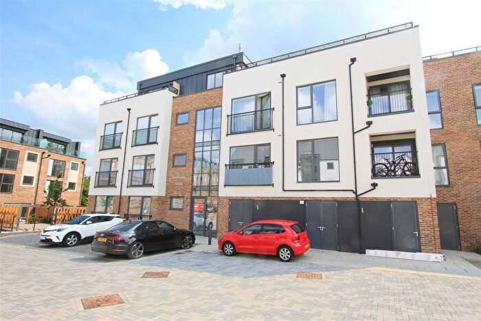 1 Bedroom Flat For Sale In Kenley Place, St Andrew's Park, Uxbridge, UB10