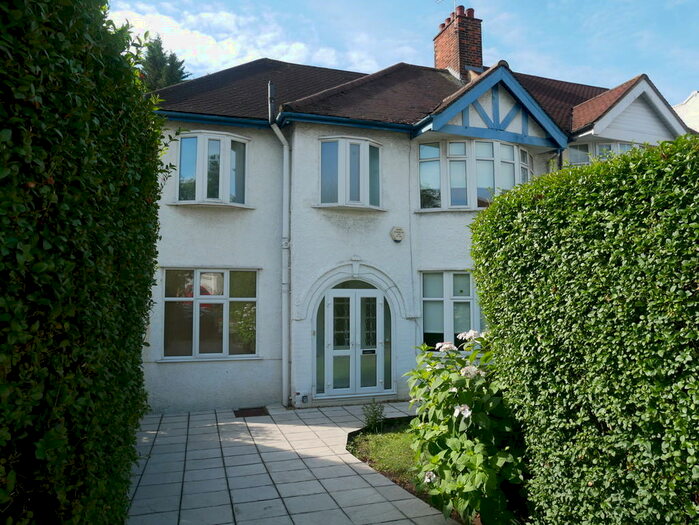 4 Bedroom Semi-Detached House To Rent In Tenterden Drive, Hendon, London, NW4