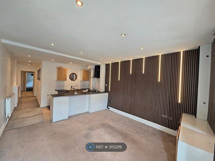 2 Bedroom Flat To Rent In Hyde Road, Denton, M34