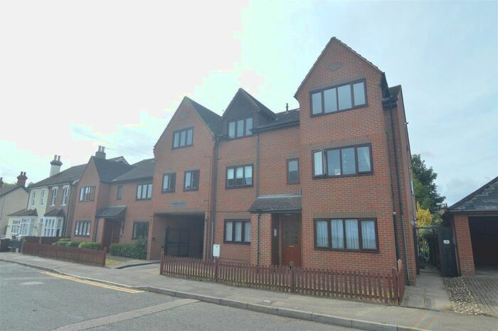 1 Bedroom Flat To Rent In Runnymede Road, Stanford-Le-Hope, SS17