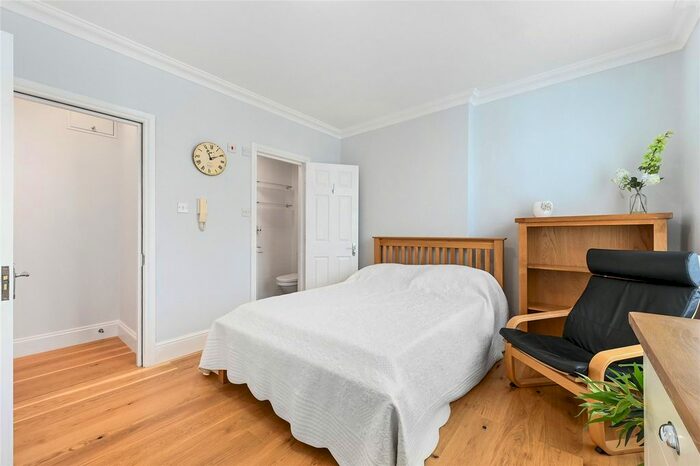 Studio To Rent In Campden Grove, Kensington, London, W8