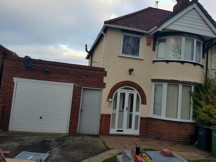 3 Bedroom Semi-Detached House To Rent In The Broadway, Dudley DY1