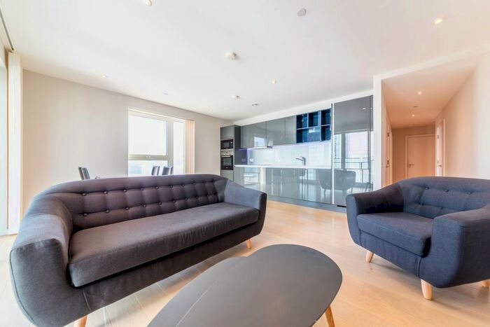 2 Bedroom Flat To Rent In Cassia Point, Glasshouse Gardens, Stratford, London, E20
