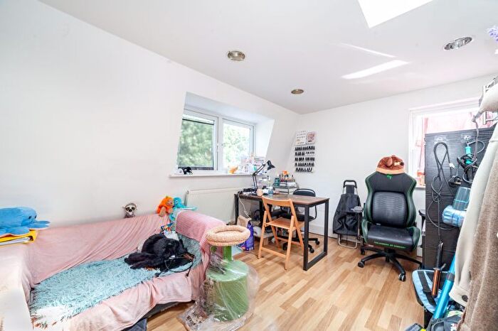 1 Bedroom Flat To Rent In Edith Road, London, W14