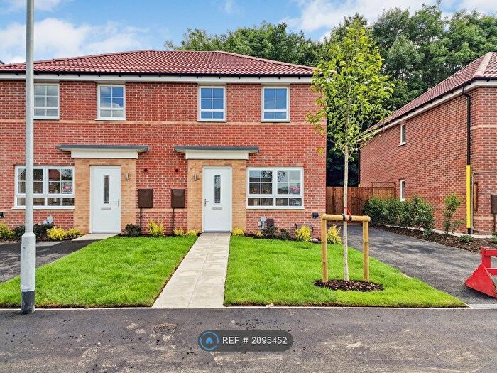 3 Bedroom Semi-detached House To Rent In Lamb Close, Nottingham, NG13