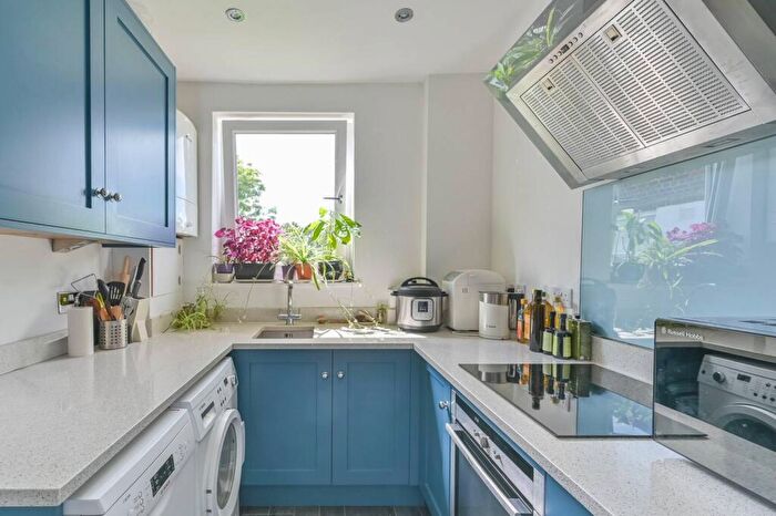 2 Bedroom Flat For Sale In Morley Road, Lewisham, London, SE13