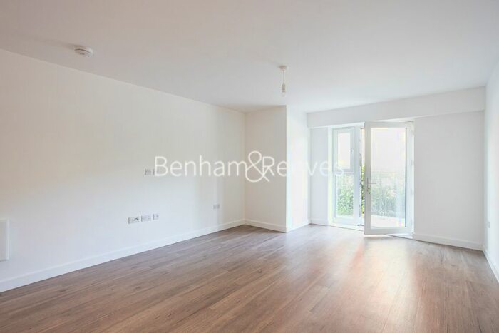 Studio To Rent In Beaufort Square, Colindale, NW9