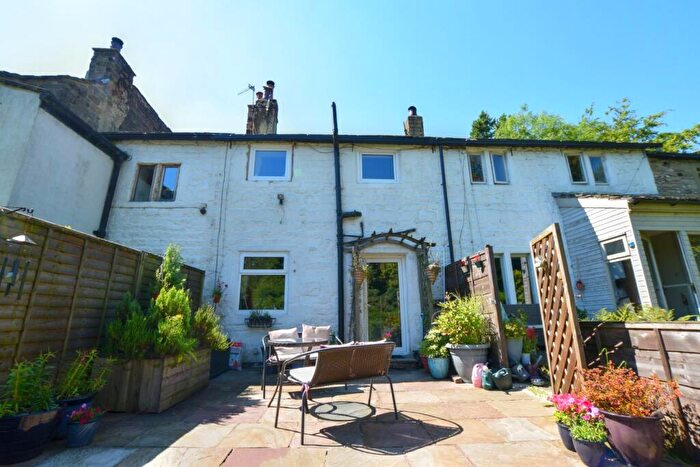2 Bedroom Cottage For Sale In Sabden Fold, BB12