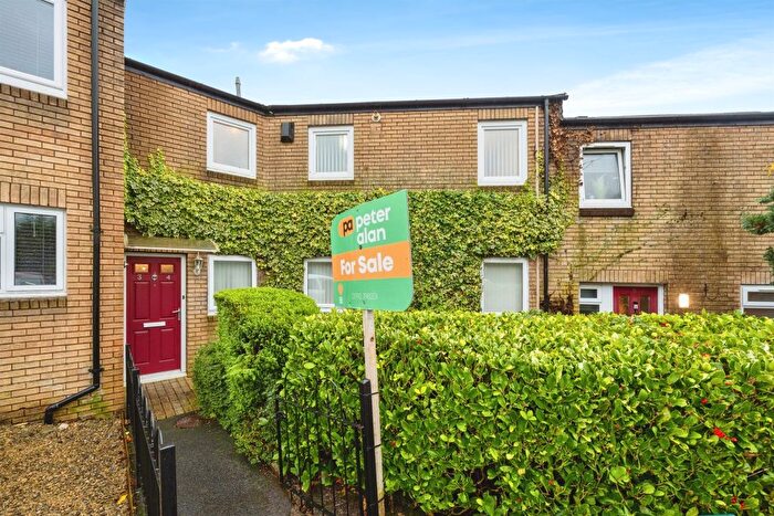 2 Bedroom Flat For Sale In Llys-Uchaf, Birchgrove, Swansea, SA7