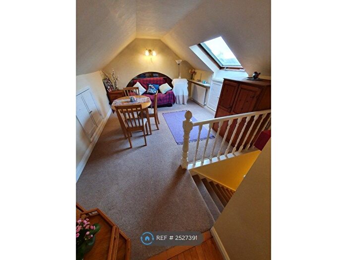 1 Bedroom Flat To Rent In New Haw Road, Addlestone, KT15