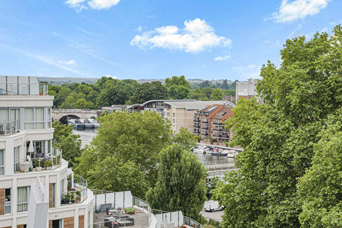 3 Bedroom Apartment For Sale In Kingston Riverside, Kingston Upon Thames, KT2
