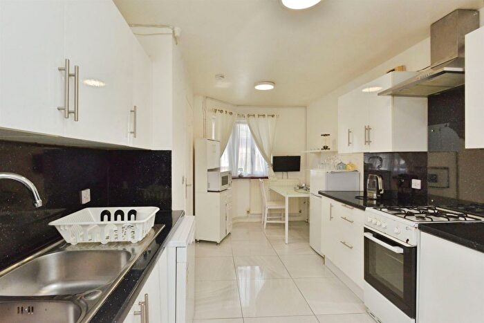 3 Bedroom Semi Detached Bungalow For Sale In Engaine Drive, Shenley Church End, Milton Keynes, MK5