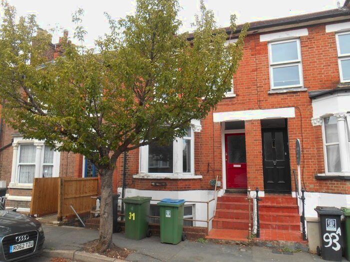 2 Bedroom Maisonette To Rent In Gladstone Road, Watford, WD17