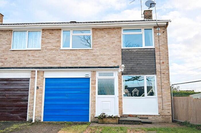 3 Bedroom Terraced House For Sale In Oak Road, New Milton, Hampshire., BH25