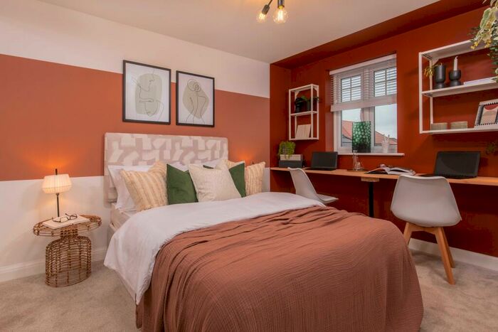 3 Bedroom Semi-Detached House For Sale In Walton Road, Drakelow, DE15