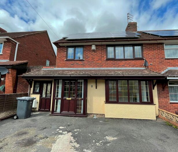 3 Bedroom Property To Rent In Phillips Avenue, Essington, Wolverhampton, WV11