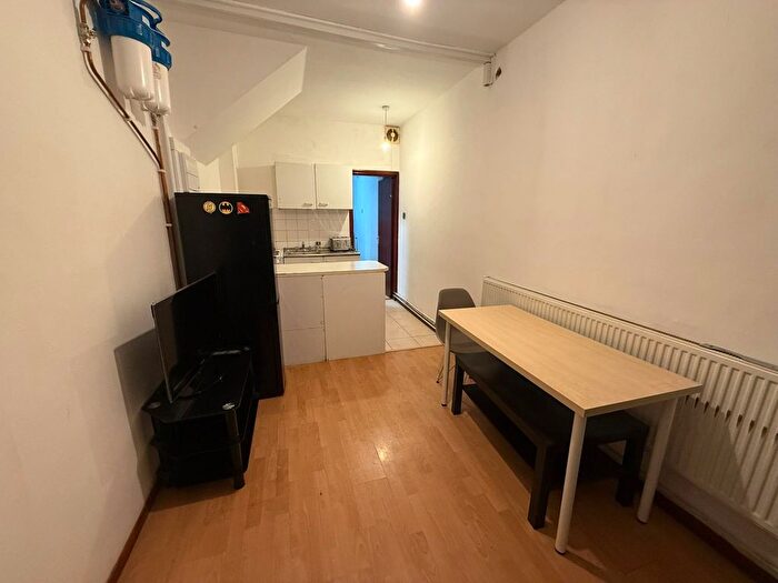 2 Bedroom Flat To Rent In Southall, UB2