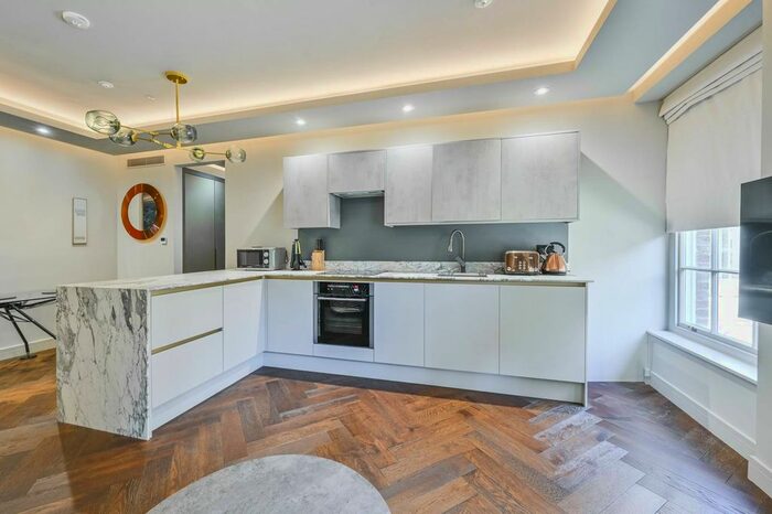 2 Bedroom Flat To Rent In Sandringham Court, Soho, London, W1F