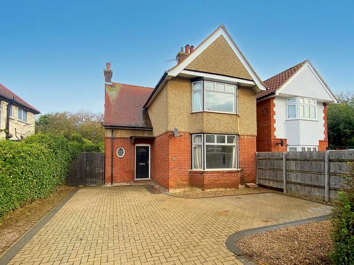 3 Bedroom Detached House To Rent In High Road West, Felixstowe, IP11