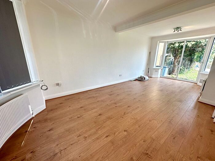 3 Bedroom Semi-Detached House To Rent In Bycroft Road, Southall, UB1