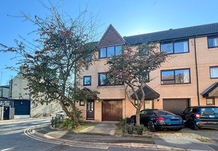 4 Bedroom End Of Terrace House For Sale In St. Christophers Avenue, Cambridge, CB3