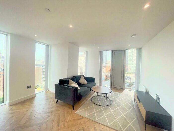 2 Bedroom Flat To Rent In Victoria Resedence, Silvercroft Street, Manchester, Greater Manchester, M15