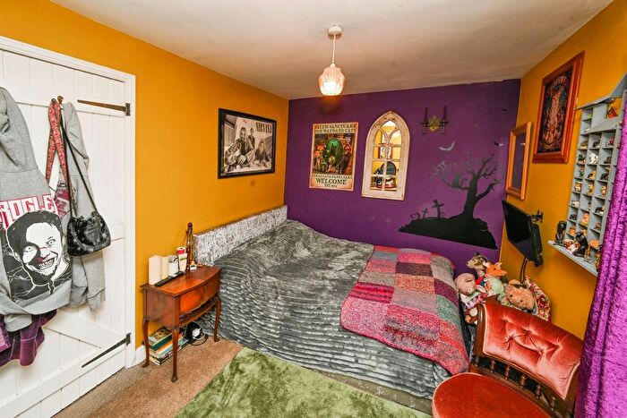 2 Bedroom End Of Terrace House For Sale In Leakes Row, Louth, LN11