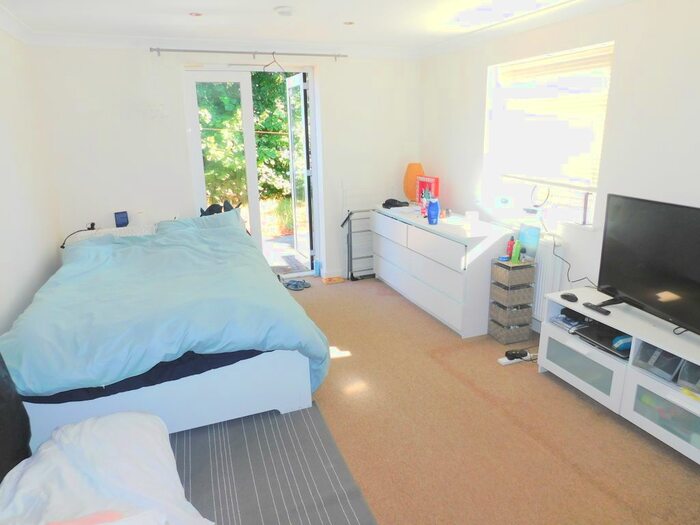 Studio To Rent In Parkleigh Road, London, SW19