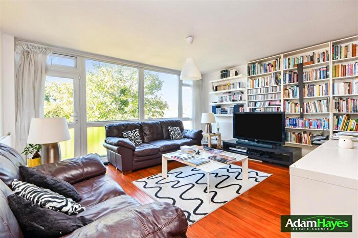 3 Bedroom Town House For Sale In Woodside Avenue, North Finchley, N12