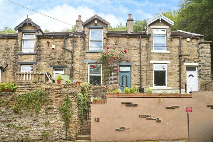 2 Bedroom Terraced House For Sale In Chestnut Grove, Bradford, BD2