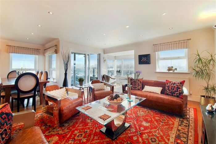 3 Bedroom Flat To Rent In Russell Close, Chiswick, W4