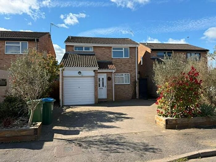 3 Bedroom Detached House To Rent In Hayden Hill, Aylesbury, HP19