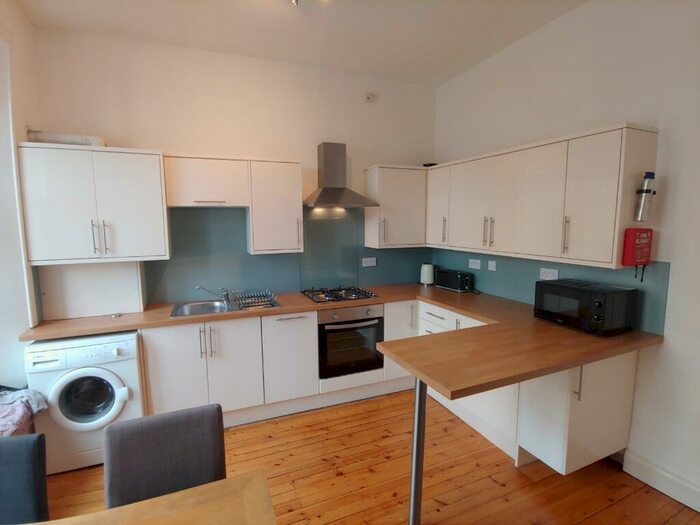 2 Bedroom Flat To Rent In West Norton Place, Abbeyhill, Edinburgh, EH7