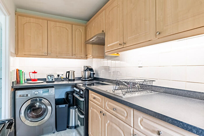 1 Bedroom Apartment For Sale In The Ridgeway, St. Albans, Hertfordshire, AL4