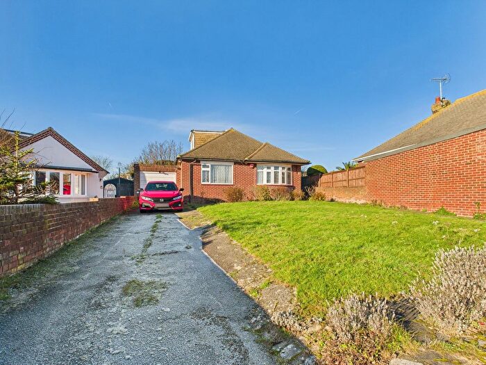 3 Bedroom Detached Bungalow For Sale In Harmsworth Gardens, Broadstairs, CT10