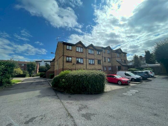 1 Bedroom Apartment To Rent In Green Pond Close, Walthamstow, E17