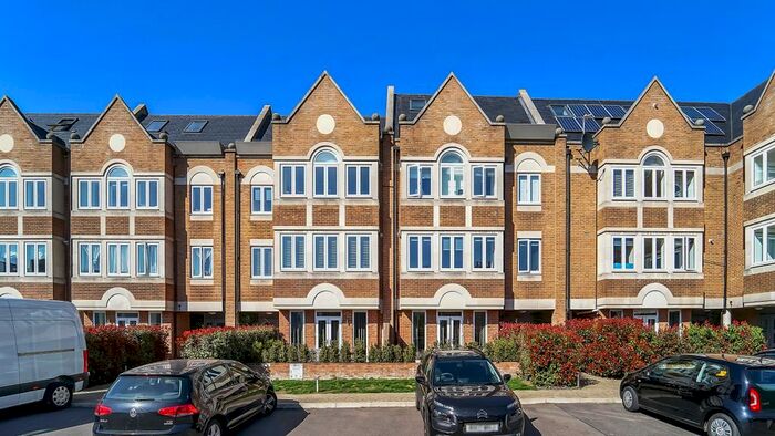 2 Bedroom Flat To Rent In Ealing Green, London, W5