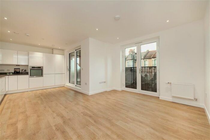 2 Bedroom Apartment To Rent In Smithies Court, London, N16