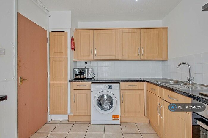 4 Bedroom Maisonette To Rent In Tolpaide House, London, SE11