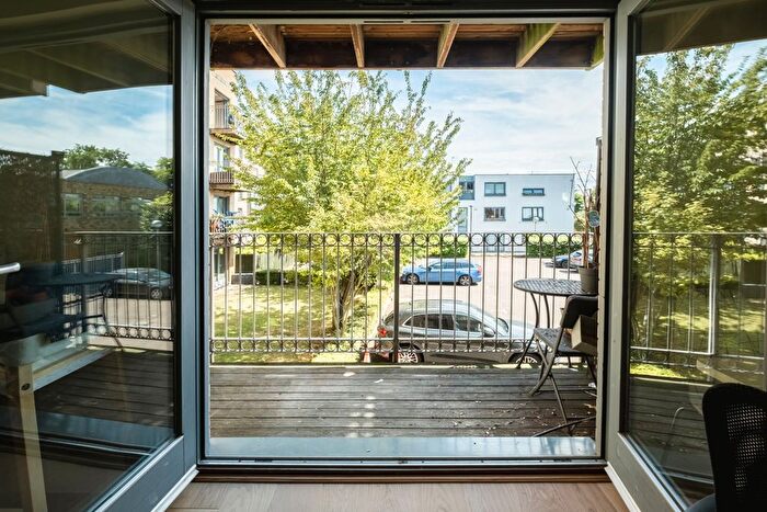 1 Bedroom Flat To Rent In Southgate Road, London, N1
