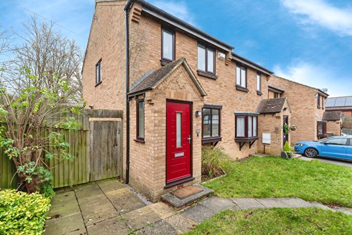 3 Bedroom Semi Detached House For Sale In Hamden Way, Papworth Everard, Cambridge, CB23
