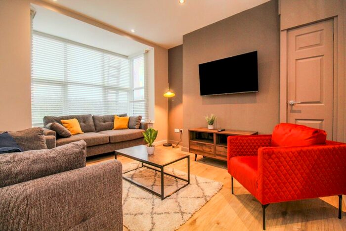 6 Bedroom End Of Terrace House To Rent In Melville Place, Woodhouse, LS6