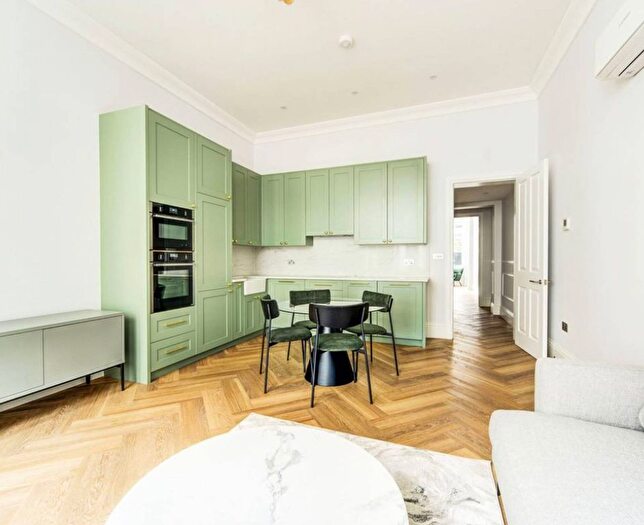 2 Bedroom Flat To Rent In Earls Court, Earls Court, London, SW5