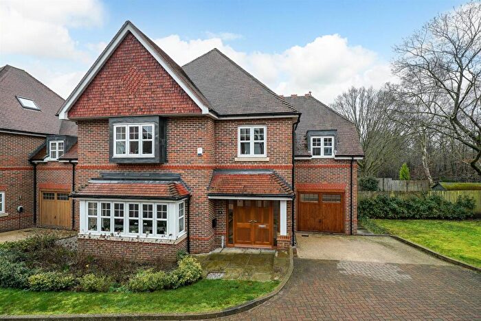5 Bedroom Detached House For Sale In Newitt Court, Welwyn, AL6