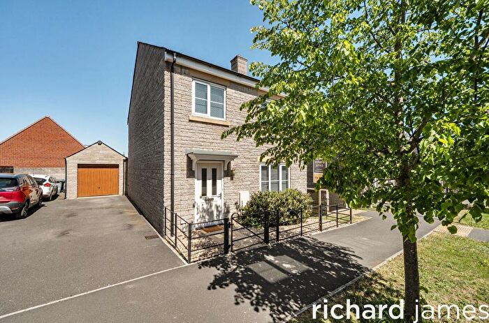 4 Bedroom Detached House For Sale In Cowleaze, Purton, SN5