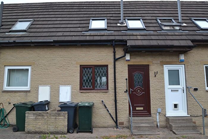 2 Bedroom Mews For Sale In Amblers Croft, Bradford, BD10